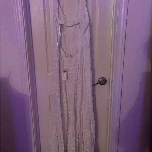 NWT* Abercrombie & Fitch White Eyelet Maxi Dress! 👗 - Picture 5 of 7